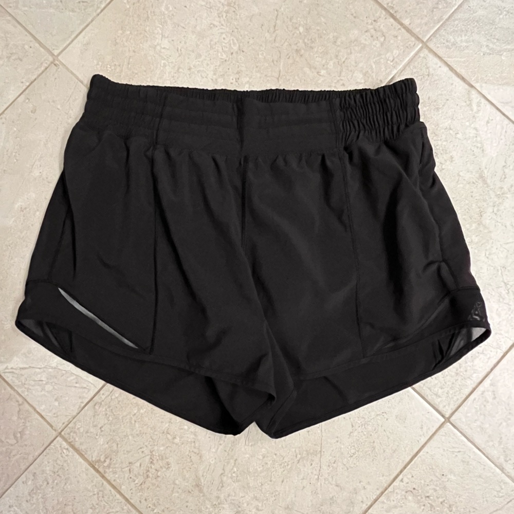 Lululemon Hotty Hot High-Rise Lined Shorts 4” black size 8